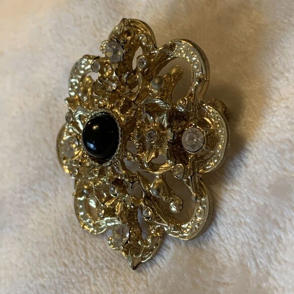 Vintage Victorian Revival Filigree Brooch Gold Tone Black Cab Rhinestones Pin - Picture 5 of 10